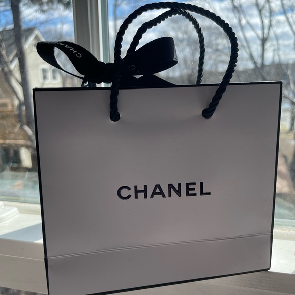 Chanel paper bag - Picture 1 of 2